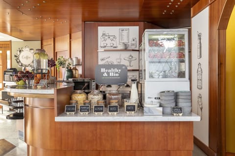 Daily buffet breakfast (EUR 7.9 per person)