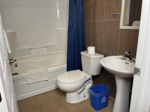 Comfort Room, 2 Queen Beds, Non Smoking | Bathroom | Shower, towels, soap, shampoo