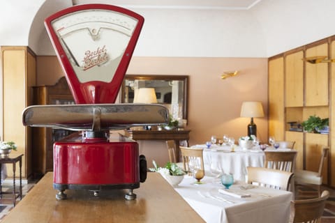 Lunch and dinner served