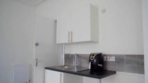 Studio | Private kitchen | Fridge, microwave, oven, stovetop