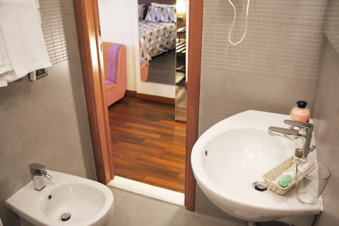 Superior Double or Twin Room | Bathroom | Shower, hair dryer, bidet, towels