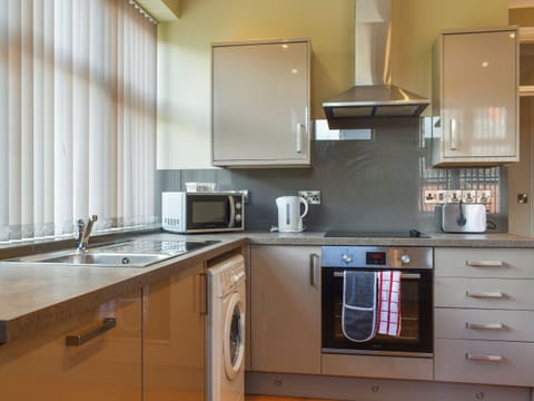 Kitchen | Eldeston holidays - Flat 5E - Edleston House, Aberystwyth