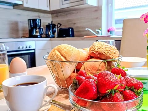 Food, Tableware, Ingredient, Dishware, Table, Drinkware, Serveware, Natural Foods