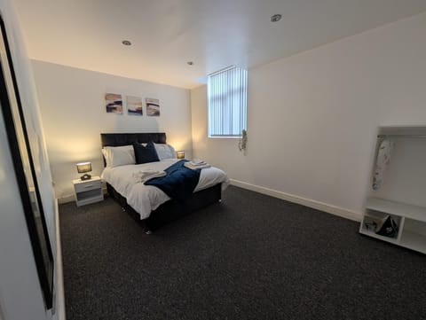 Apartment | 2 bedrooms, iron/ironing board, free WiFi, bed sheets