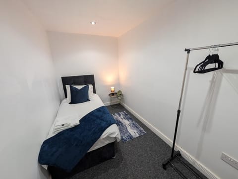 Apartment | 2 bedrooms, iron/ironing board, free WiFi, bed sheets