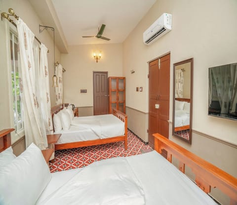 Premium Quadruple Room, City View | Air conditioning