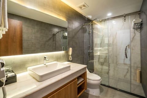 Superior Twin Room | Bathroom