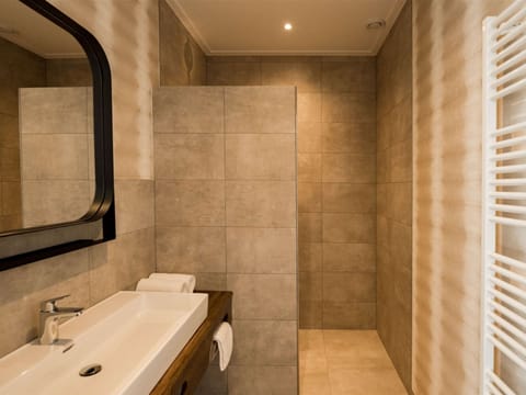 Suite, 1 King Bed (Garden) | Bathroom