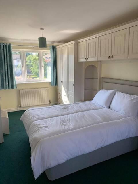 House | 3 bedrooms, free WiFi, bed sheets