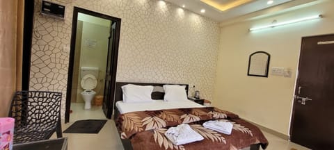 Standard Double Room, City View | Free WiFi, bed sheets