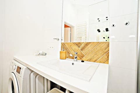 Classic Apartment | Bathroom