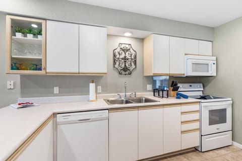 Fully equipped kitchen