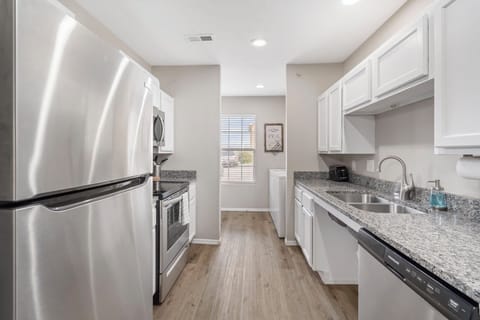 Unit 2: Fully equipped kitchen