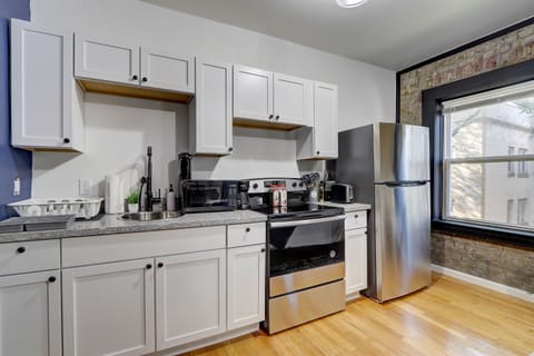 Apartment, 1 Queen Bed | Private kitchen | Full-size fridge, microwave, oven, stovetop