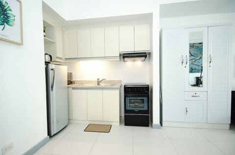 Comfort Studio Suite, Balcony, City View | Private kitchen | Fridge, microwave, stovetop, rice cooker