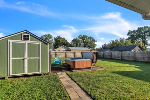 House, 2 Bedrooms | Outdoor spa tub