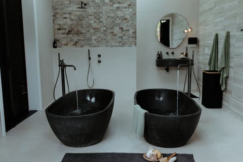 Body treatments, aromatherapy, Swedish massages, facials