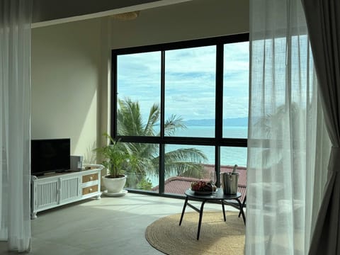 Romantic Suite, Beach View | In-room safe, free WiFi