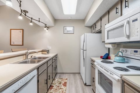 Unit #3 Fully furnished and equipped kitchen