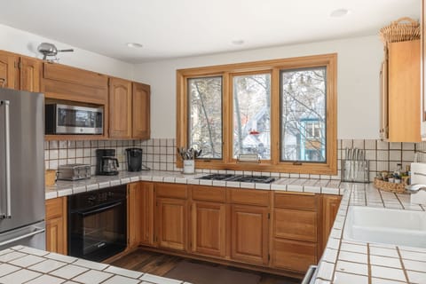 Light and bright kitchen