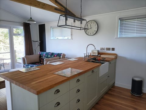 Fully fitted kitchen