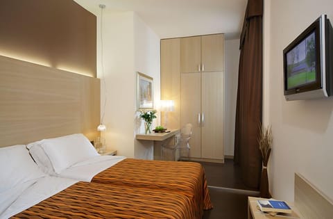 Double Room, 1 Double Bed or 2 Twin Beds | Down comforters, minibar, in-room safe, desk