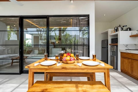 Basic Villa | Dining