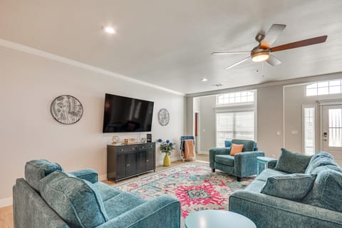 Amarillo Vacation Rental | 4BR | 3BA | 2,300 Sq Ft | 1 Step Required