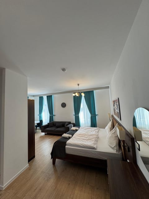 Deluxe Double Room, 1 Bedroom, Ensuite | Premium bedding, minibar, desk, laptop workspace