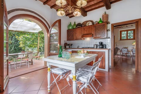 Autumn, Kitchen, Living Room, Spring, Summer