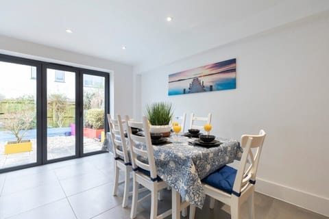 Dining Table at 22 Station Street for 6