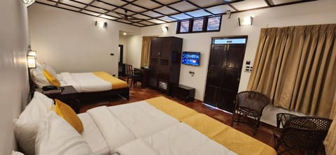 Family Quadruple Room | Desk, free WiFi