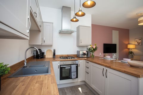 The countertops are clean and minimalist, while the fully equipped setup includes a coffee maker for your caffeine fix, a toaster for quick breakfasts etc.