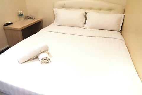 Standard Double Room | Free WiFi, bed sheets