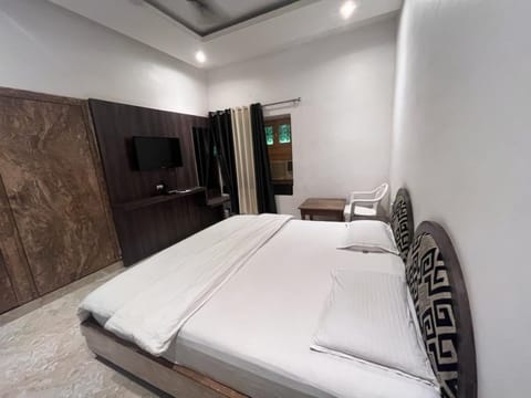 Royal Double Room, City View | Soundproofing, free WiFi, bed sheets