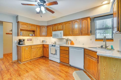 House (3 Bedrooms) | Interior