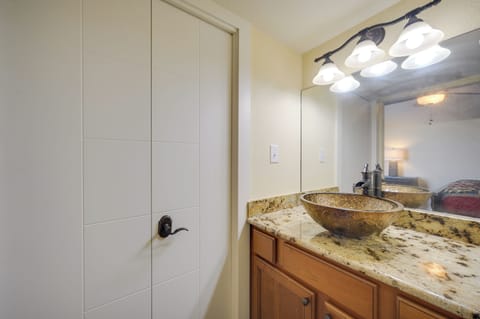 Full Bathroom | Towels Provided | 3rd Floor