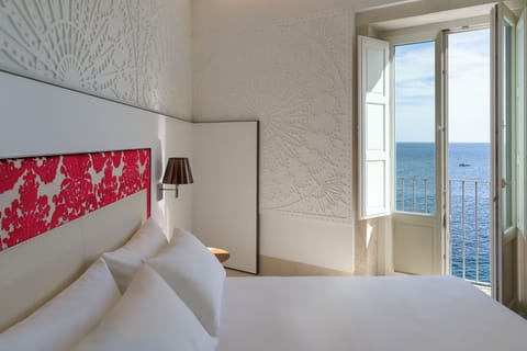 Premier Double Room, Sea View | Minibar, in-room safe, desk, laptop workspace