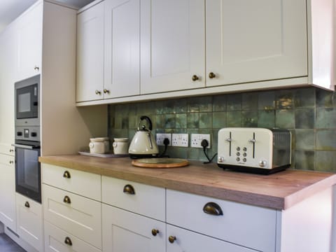 Kitchen | Tarn Bank, Kendal and Lakes Gateway