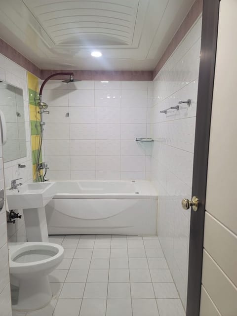 Basic Double Room, Non Smoking | Bathroom