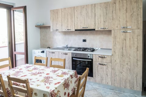 Apartment, 1 Bedroom | Private kitchen | Fridge, oven, stovetop, cookware/dishes/utensils