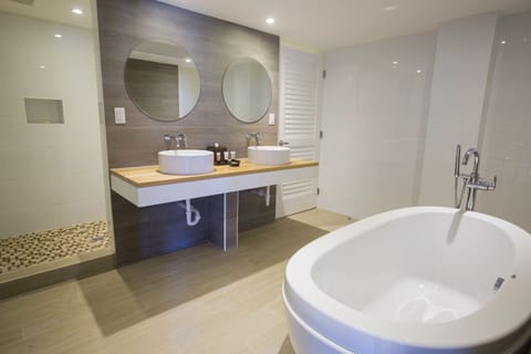 One Bedroom Harbourfront Suite - King Bed Adults Only | Bathroom | Free toiletries, hair dryer, bathrobes, towels