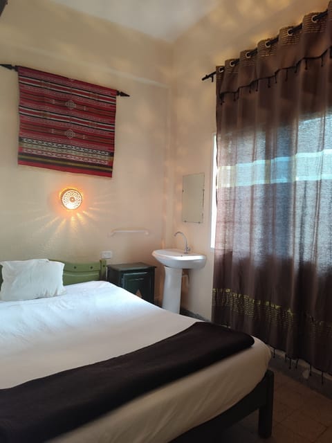 Junior Single Room | Free WiFi, bed sheets