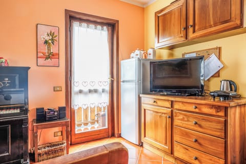 Apartment, 3 Bedrooms, Balcony, Mountain View | Living area | Flat-screen TV