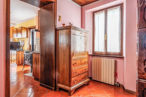 Apartment, 3 Bedrooms, Balcony, Mountain View | Living area | Flat-screen TV