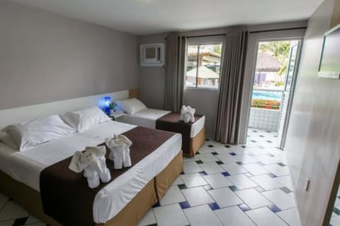 TRIPLE DELUXE ROOM WITH BALCONY | Minibar, desk, free WiFi, bed sheets