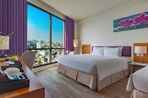 Family Junior Suite | Premium bedding, minibar, in-room safe, desk