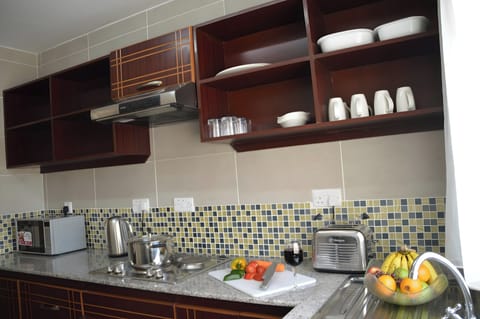 Apartment, 3 Bedrooms, Balcony | Private kitchen | Fridge, microwave, oven, cookware/dishes/utensils