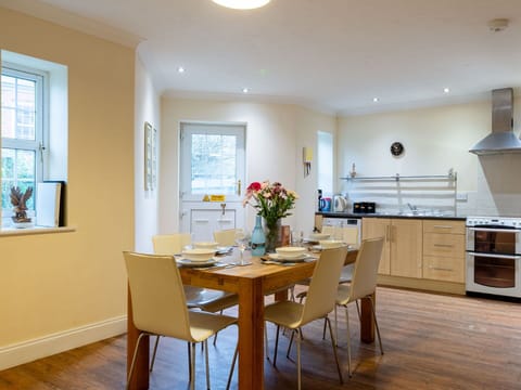 Furniture, Property, Table, Chair, Cabinetry, Wood, Interior Design, Countertop, Window, Flower