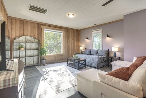 Lancaster Vacation Rental | 2BR | 1.5BA | 1,100 Sq Ft | Stairs Required